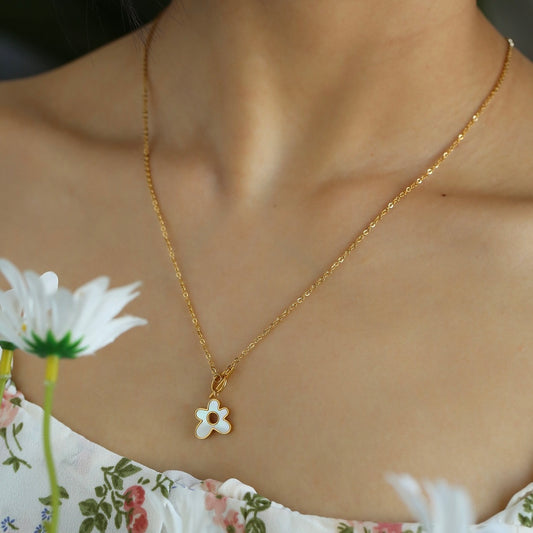 White Flower Pendant Necklace