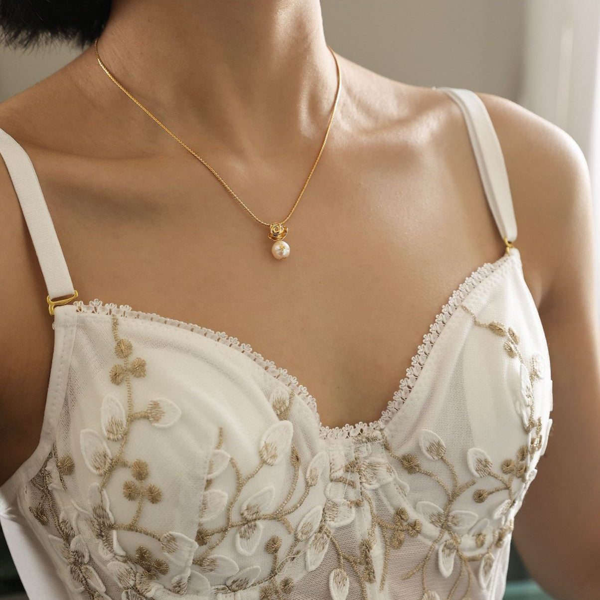 Baroque Pearl with Rose Necklace - Modingo Modingo