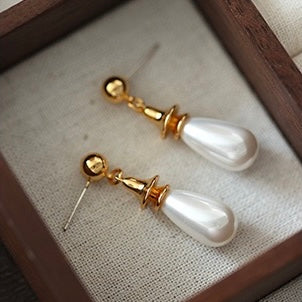 Vintage Teardrop Gold Earrings