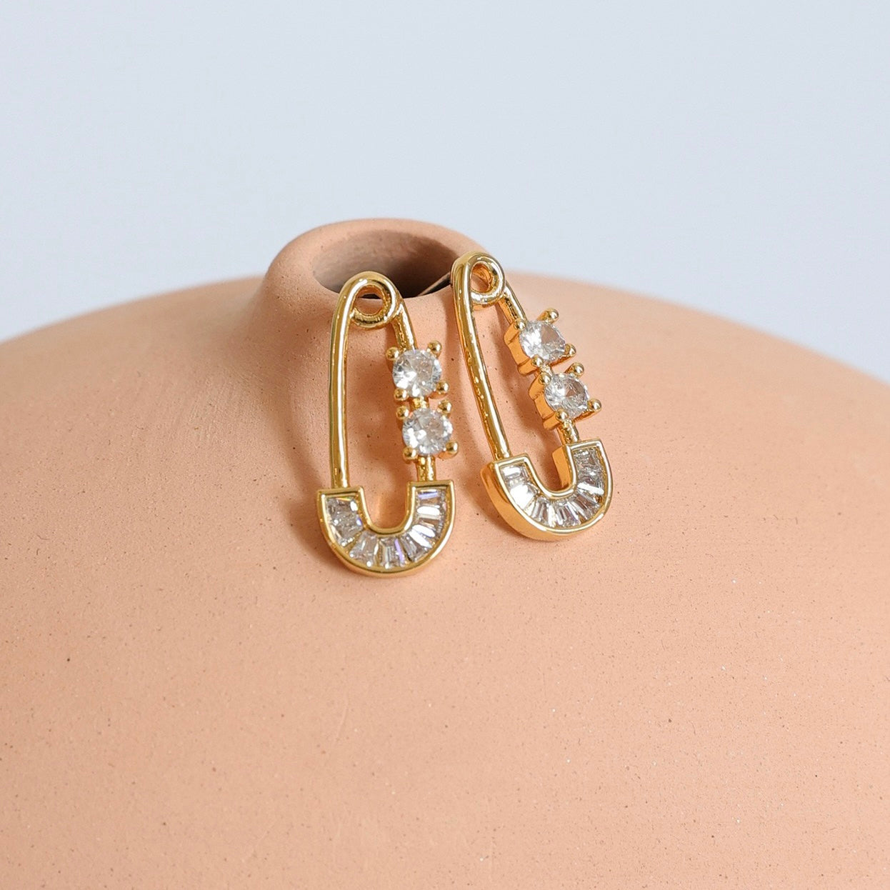 Pin Sparkling Zircon Gold Earrings - Modingo Modingo