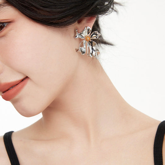 Silver Petal Earrings - Modingo Modingo