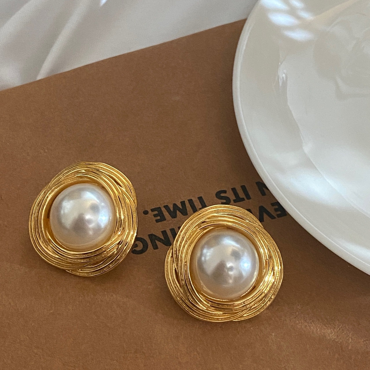 Gold Wire Winding Pearl Earrings - Modingo Modingo
