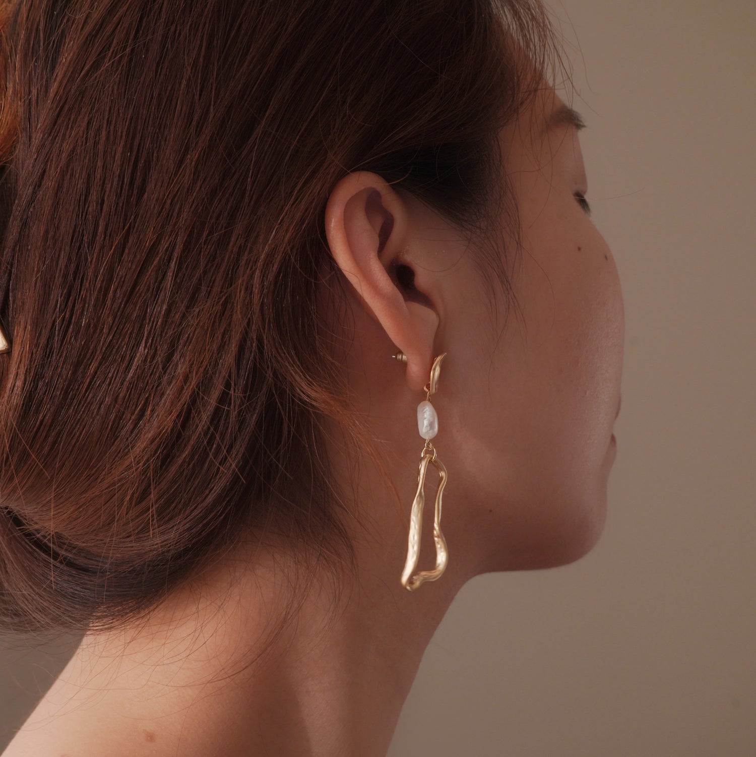 Asymmetric Baroque Pearl Earrings - Modingo Modingo