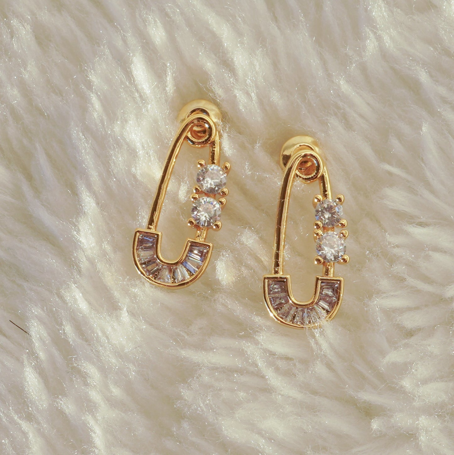 Pin Sparkling Zircon Gold Earrings - Modingo Modingo
