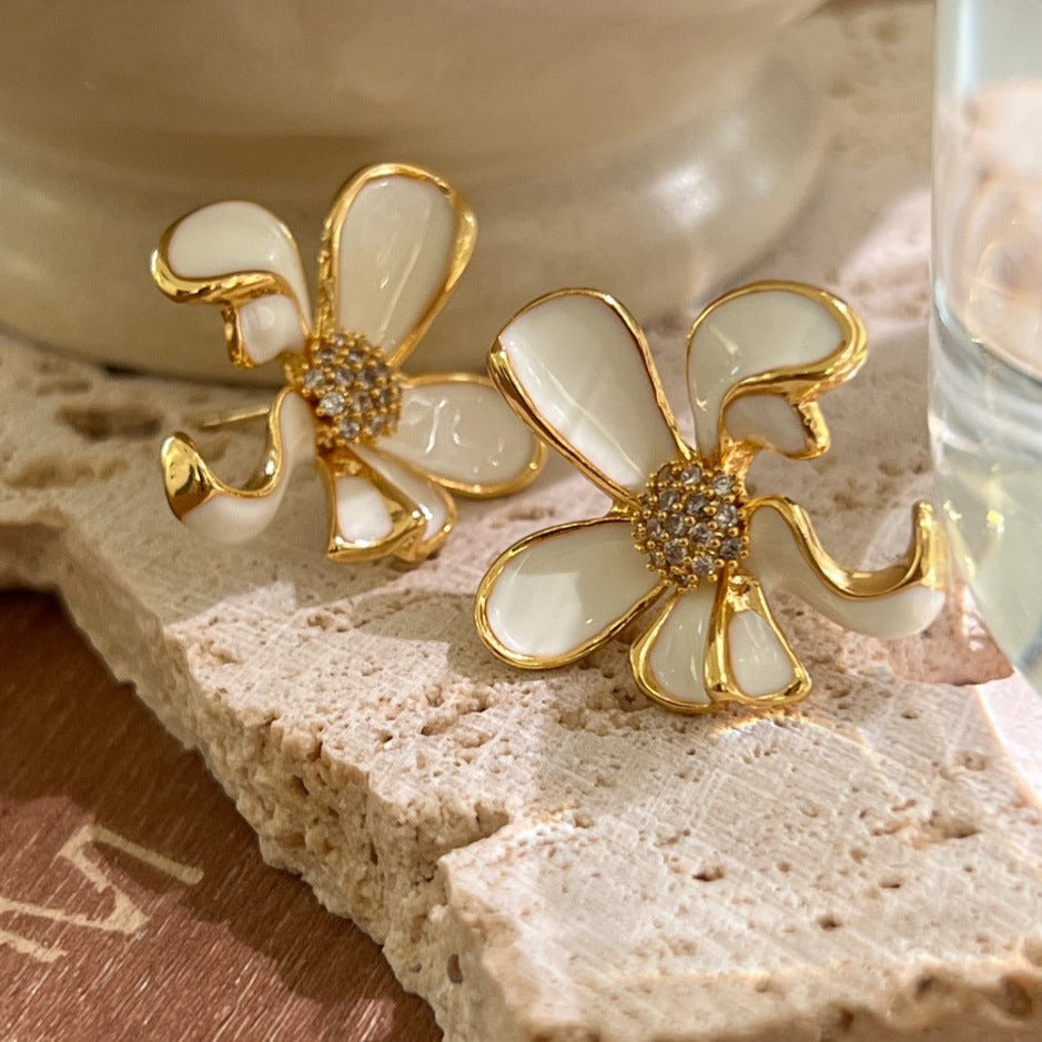 White Oil Drop Flower Earrings - Modingo Modingo