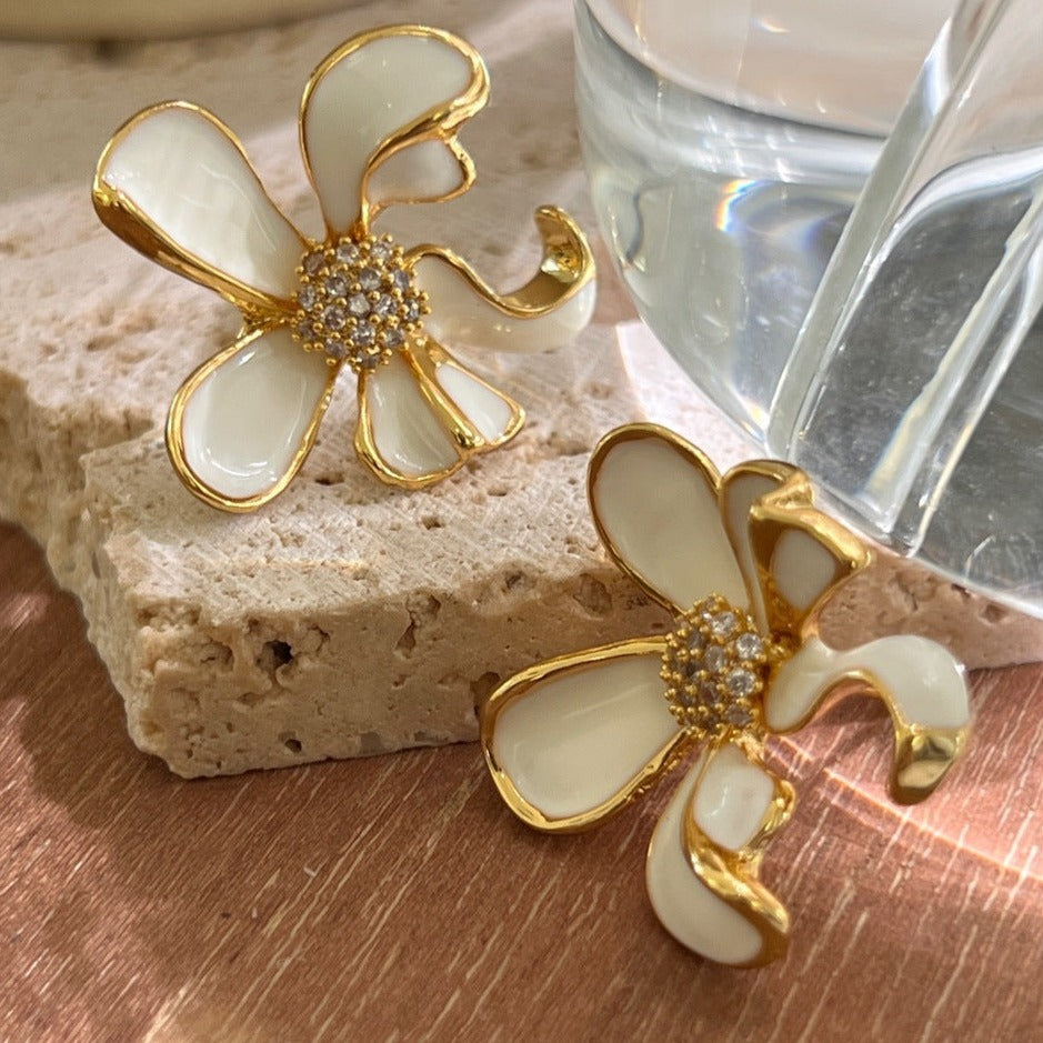 White Oil Drop Flower Earrings - Modingo Modingo