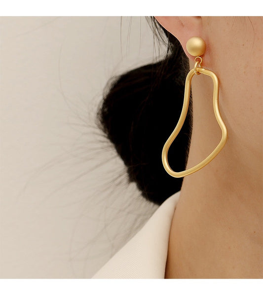Asymmetric Matte Gold Pearl Earrings - Modingo Modingo